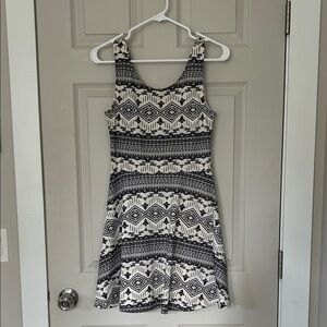 H&M Black and White Geometric Top